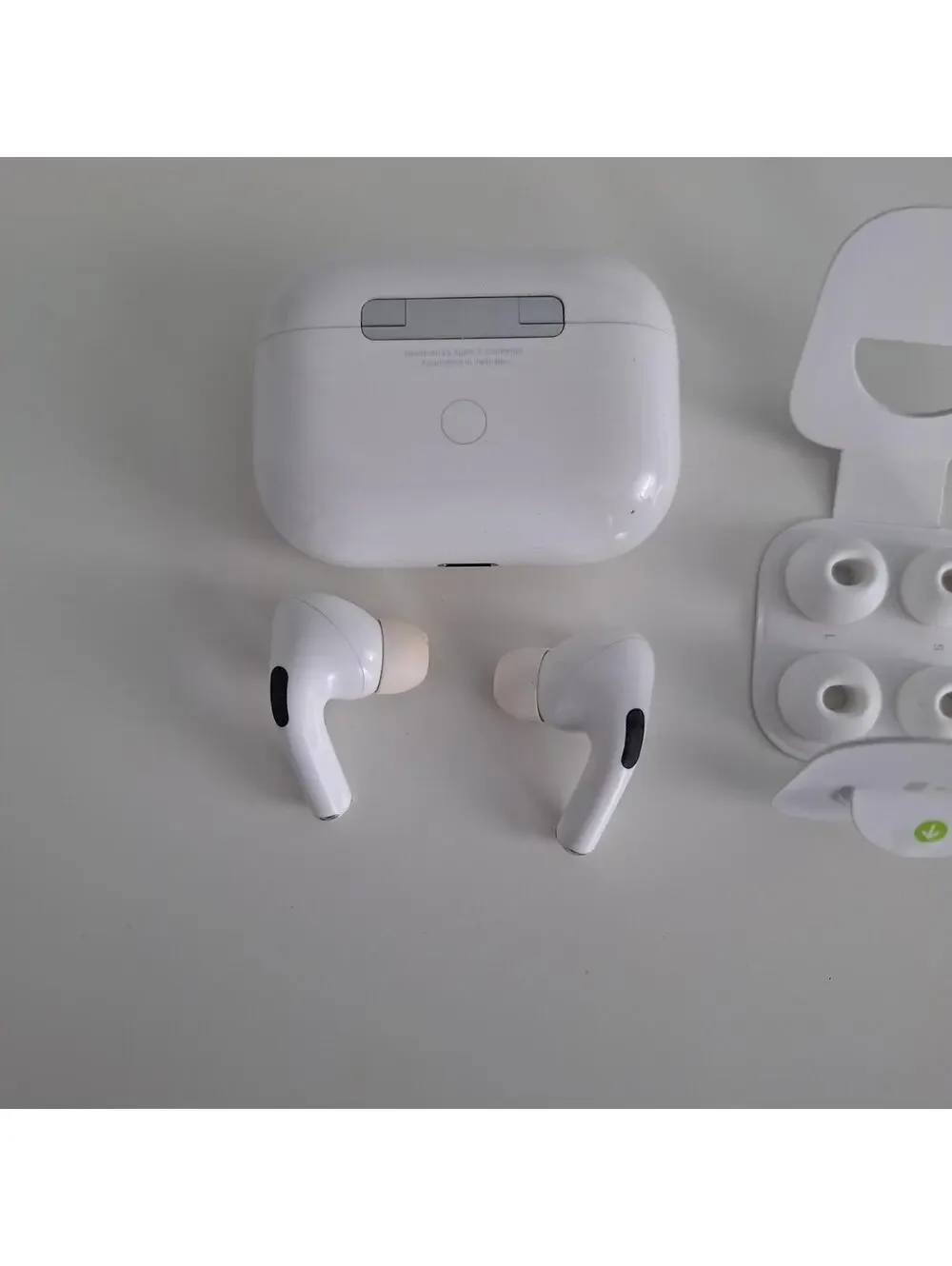 Used Apple AirPods Pro 1st Gen Charging Case New Tips A2190 - Slight Issue